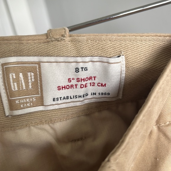 GAP Khaki Shorts - Picture 3 of 4